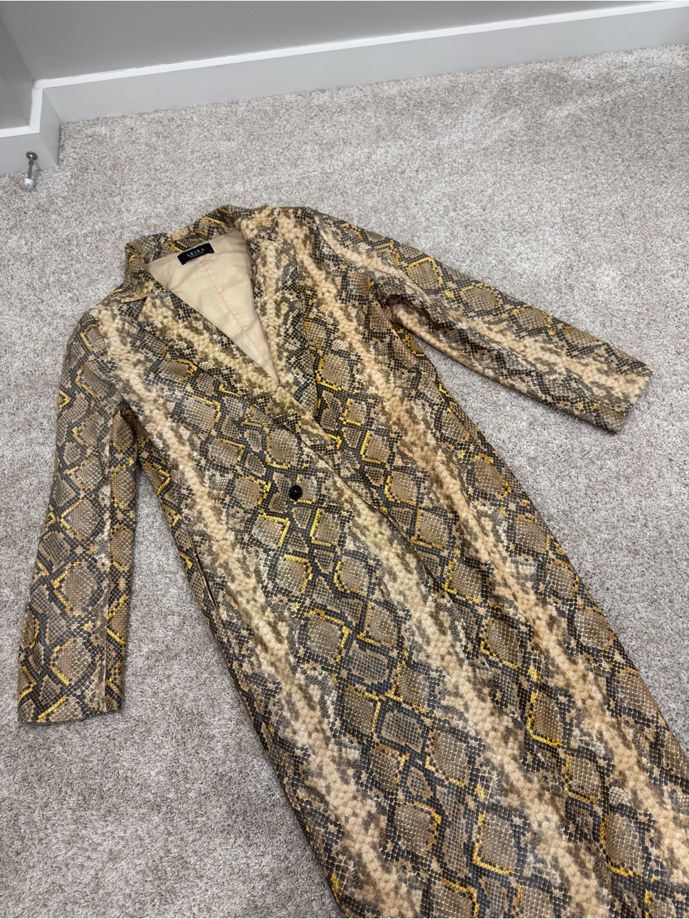 Retro AKIRA Snake-Print Trench Coat - Beige with Baby and Banana Yellow Accents